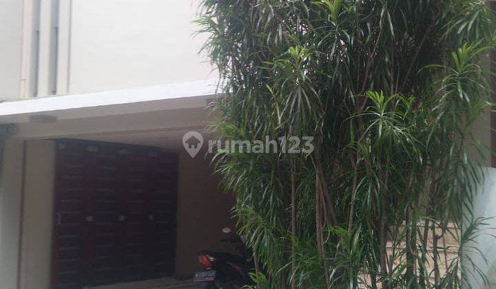 Rumah Luas Asri Siap Huni dengan Pool di Kemang Selatan 2