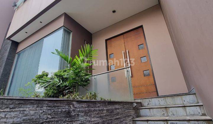 Rumah Modern Style lokasi strategis 1