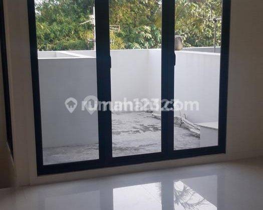 Rumah 3 Lantai Unfurnished Baru Shm - T/B 90 m² / 205 m²) 5.3m, Kemang, Jakarta Selatan 2