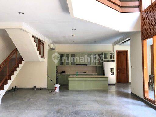 RUMAH STRATEGIS DEKAT SCBD DAN SUDIRMAN 2