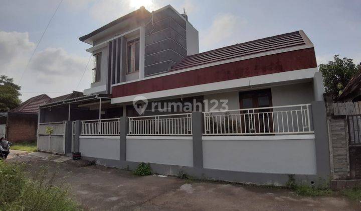 Rumah 2 lantai nyaman dan asri 1