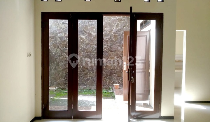 Banyak kamar di belakang hotel Atria 2