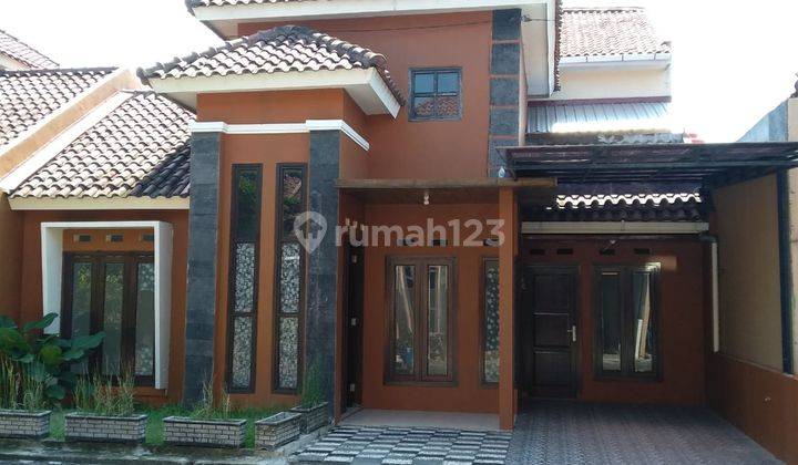 RUMAH 2 LANTAI CLUSTER COLOMADU 1