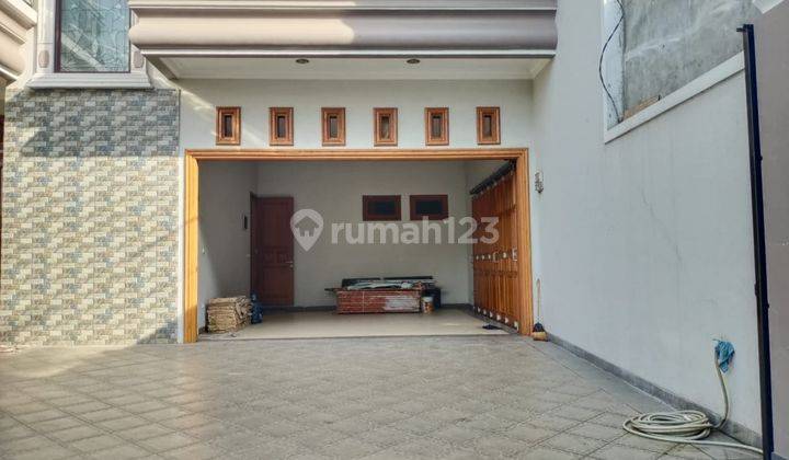 Rumah Mewah dan Asri Siap Huni Bebas Banjir di Komplek Elite 2