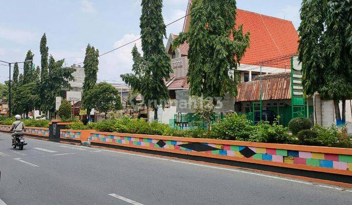 Rumah plus tanah luas sangat strategis tepi jalan utama kota Madiun 1