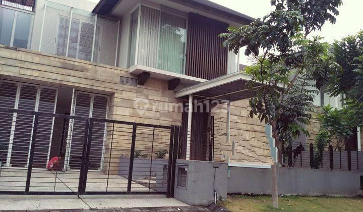 Rumah 2 Lantai Siap Huni Graha Family Surabaya SHM Hadap Utara LT 375 m2 ( 15 X 25 ) LB 350 m2 KT 4 + 1 KM 4 + 1 1