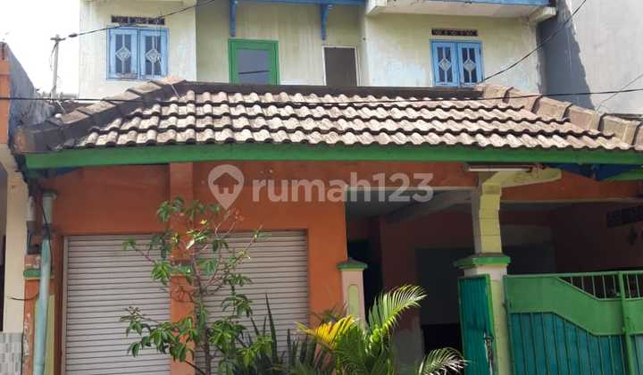 2.5-Story House in Taman Pondok Jati, Sidoarjo Located in Phase 1 84 m2 4 BR 2 Bath