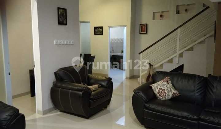ruang tamu rumah hook ful furnis di
