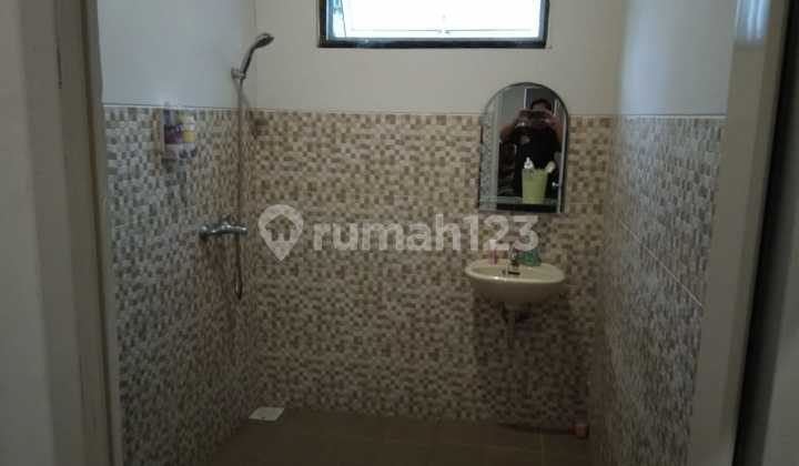 kamar mandi rumah hook ful furnis di