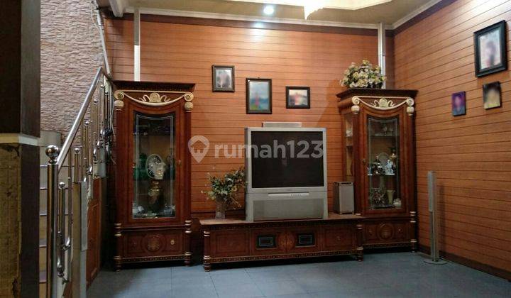 Rumah Bagus 2 Lantai Mewah Dan Murah Lokasi Strategis Pusat Kota 2