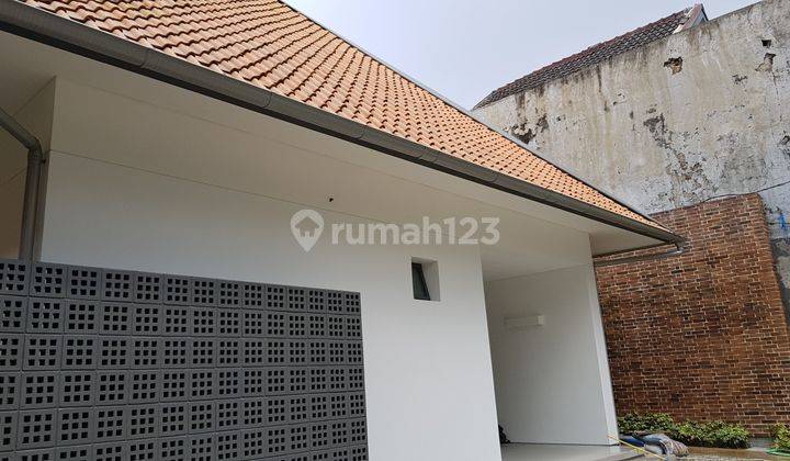 Rumah Baru Retro Modern sayap Riau Bandung 1