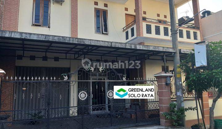 Rumah megah 2 lantai di banyuanyar 1