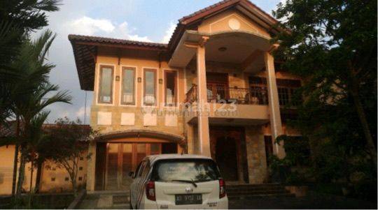 Villa dengan kolam renang view pegunungan di karangpandan Tawangmangu solo 1