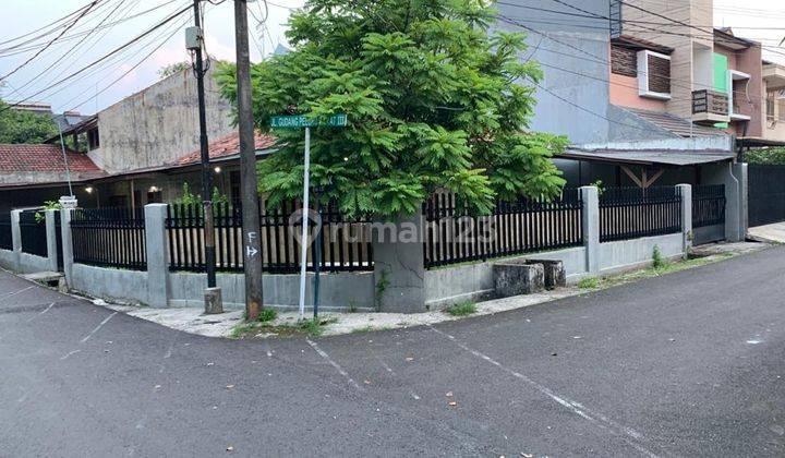 Rumah lama di Komplek Elit Gudang Peluru, Tebet, Jakarta Selatan 1