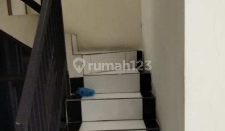 Rumah mewah  jalan bunga dekat jl Kalpataru 2
