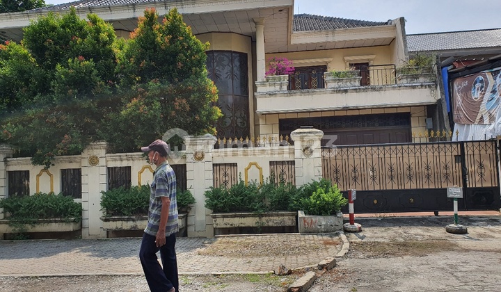 rumah pinggir jln bisa ******** atau gudang rumah pinggir jln bisa ******** atau gudang