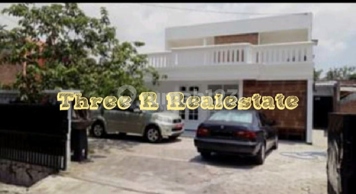 Rumah kost luas halaman dgn carport besar