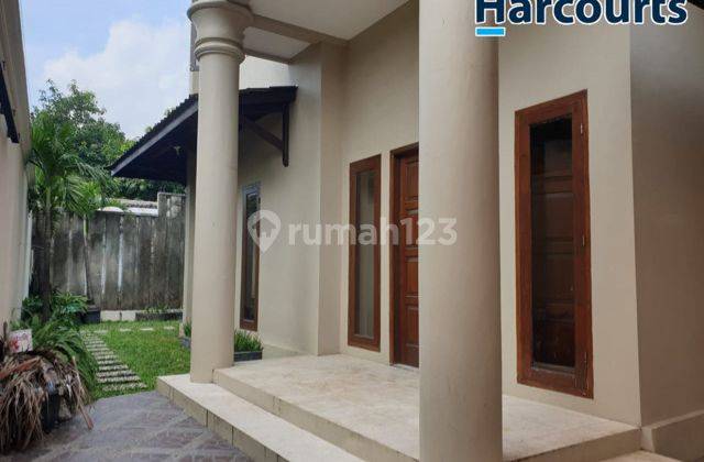 Rumah mewah 2 lantai siap huni dekat jl veteran  solo 2