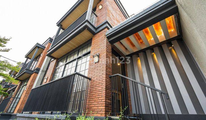 Rumah Bergaya New York Stlye Area Cipete 1