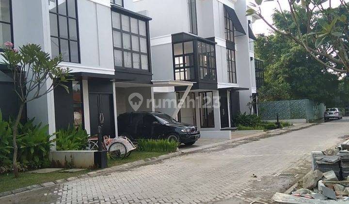 Luxurious brandnew townhouse kemang 2