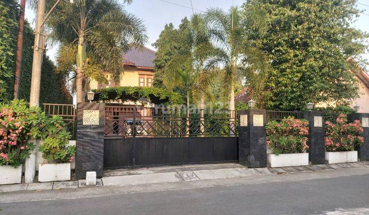 Rumah mewah suasana villa di colomadu solo 1