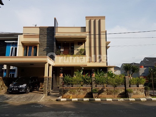 For sale: a magnificent house in Islamic Village, Karawaci, Tangerang. 2
