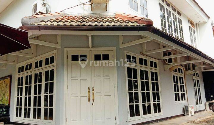 Rumah lama kokoh layak huni bunga plamboyan cipete 2