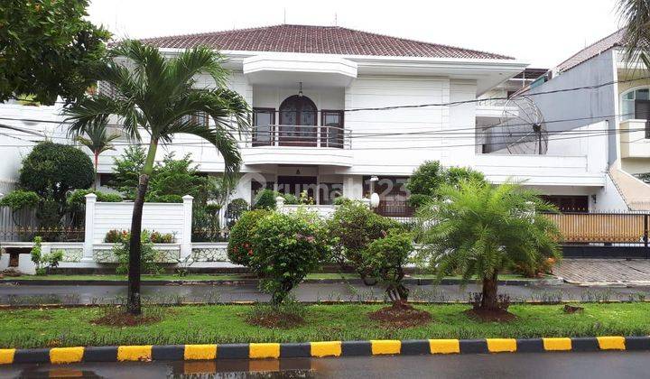 Rumah Mewah dengan kolam Renang di Taman Kedoya Baru Residence 1