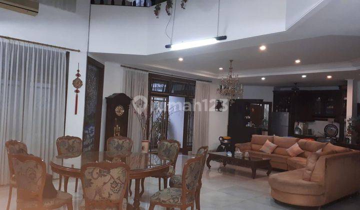 Rumah Mewah dengan kolam Renang di Taman Kedoya Baru Residence 2