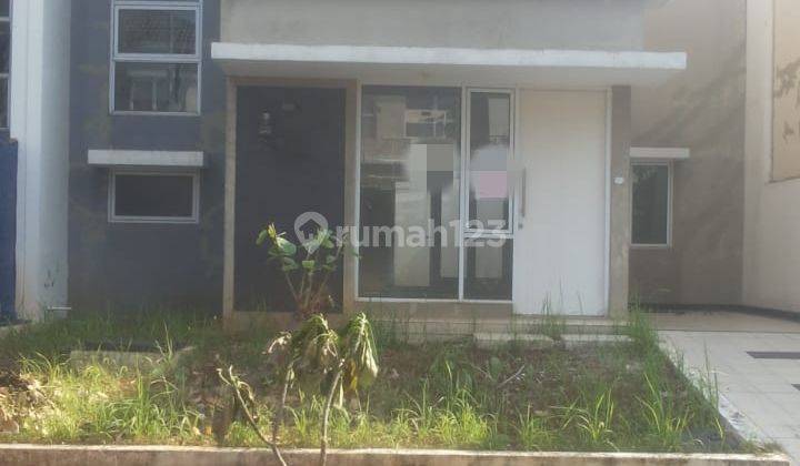 RUMAH LUAS DEKAT KOLAM 1