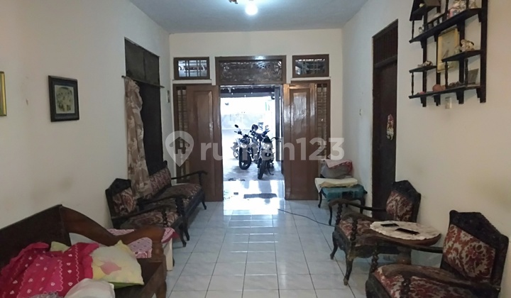 Cheap Sale 1-Story House with Large Land in Ciganjur, Jagakarsa, South Jakarta 2