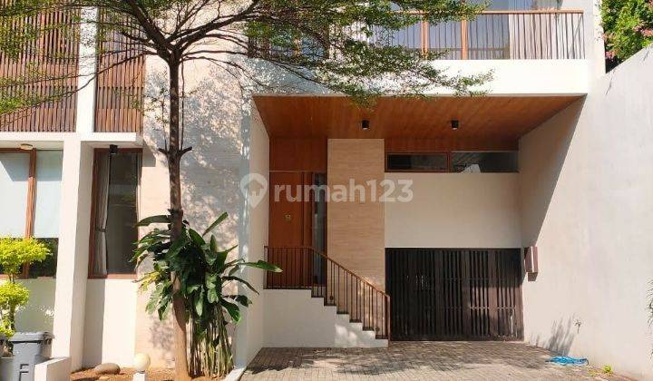 Disewakan Rumah Dalam Townhouse Full Furnished 1