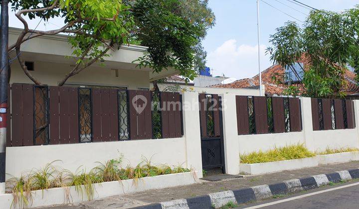 Rumah tinggal 2 lantai di Menteng, Jakarta Pusat, LT 719m2, LB, 505m2 1