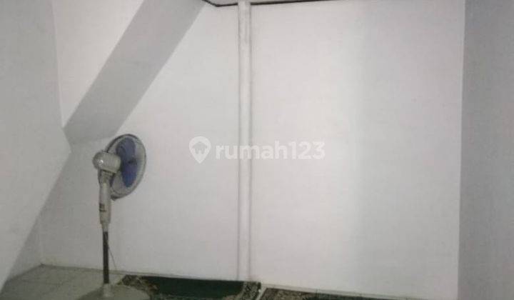 Rumah Hoek 2 lantai Luas di Jatiwaringin Asri, Bekasi 2