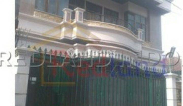 rumah sangat strategis dekat pusat kota,cocok untuk guest house hotel atau untuk usaha. 1