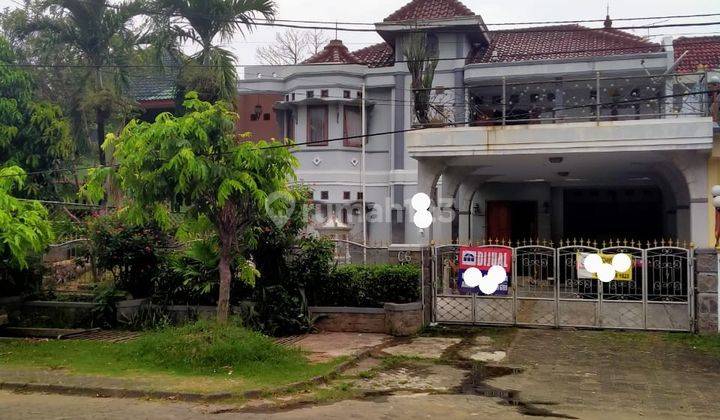 Rumah Luas di Jalan Utama Kemang Pratama, Bekasi 1