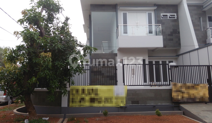 2.5-Story Minimalist Corner House, Newly Built, Ready to Live, Best Price 2