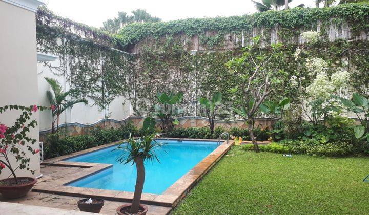 Rumah elit private pool di kawasan kemang jakarta selatan 1