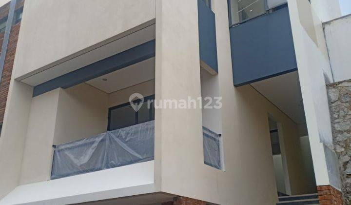 RUMAH BARU MODERN MINIMALIS SIAP HUNI DI SETRA DUTA BANDUNG UTARA, 3MENIT KE SETRASARI MALL, 5MENIT KE MARANATHA TOL PASTEUR, 10MENIT KE RSHS RS HERMINA PASTEUR, 15MNT KE SETIABUDHI, 20MENIT KE DAGO, LINGKUNGAN ASRI SEJUK, BEBAS BANJIR, POS KEAMANAN 24JAM 2