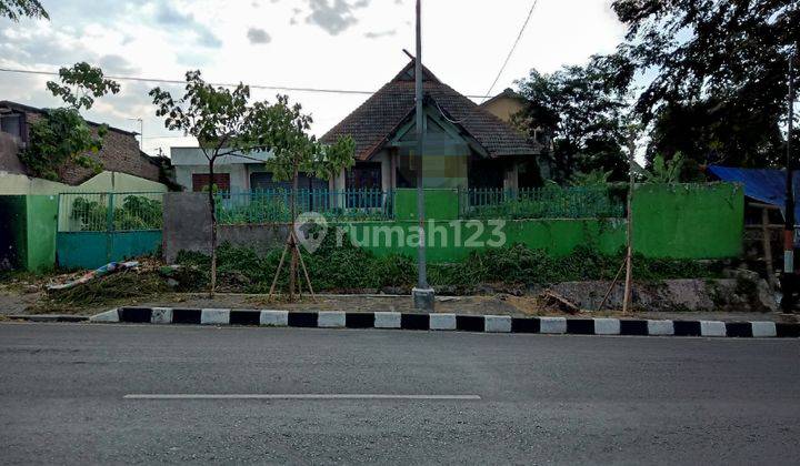 Rumah dan tanah murah butuh renovasi di pinggir jalan besar 2