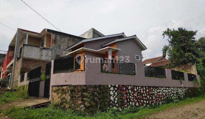 Rumah Minimalis Hook di Bumi Parahyangan Kencana 1