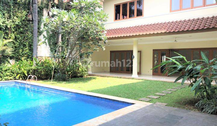 Beautiful and spacious tropical house in Kemang Jakarta Selatan 1