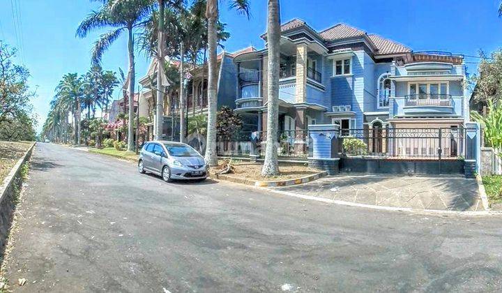 Rumah mewah luas 2 lt + kolam renang +furnish di Puncak Dieng 1