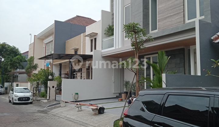 New house in Citraland close to Pakuwon Indah, Graha Family, Royal Residence.