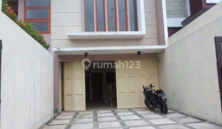 Rumah 2 lantai minimalis Setiabudi Bandung Utara 1