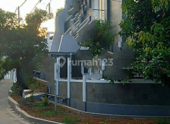 Rumah Baru 2,5 Lantai Di Pulomas Jakarta Timur 1