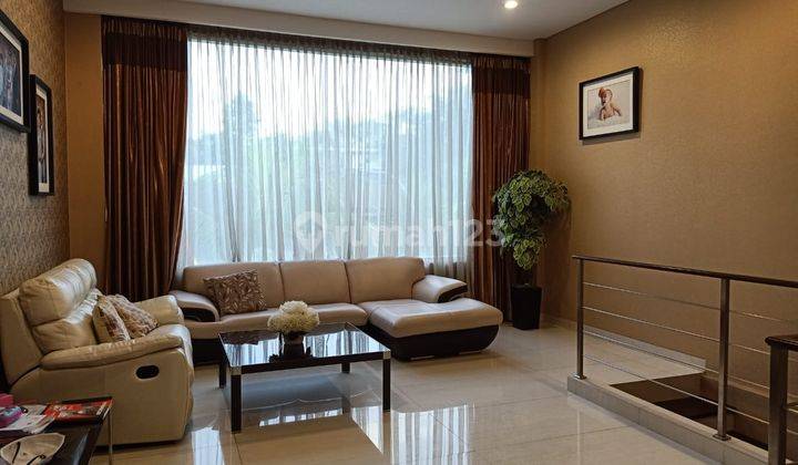 Rumah Furnished feat private pool & ruang olahraga Tirta Golf BSD 2