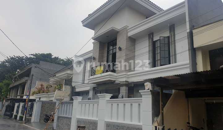Rumah di Hj Nawi Jakarta Selatan
