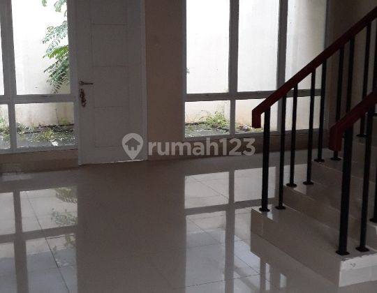 rumah cantik 2lantai siap huni di grand wisata 2