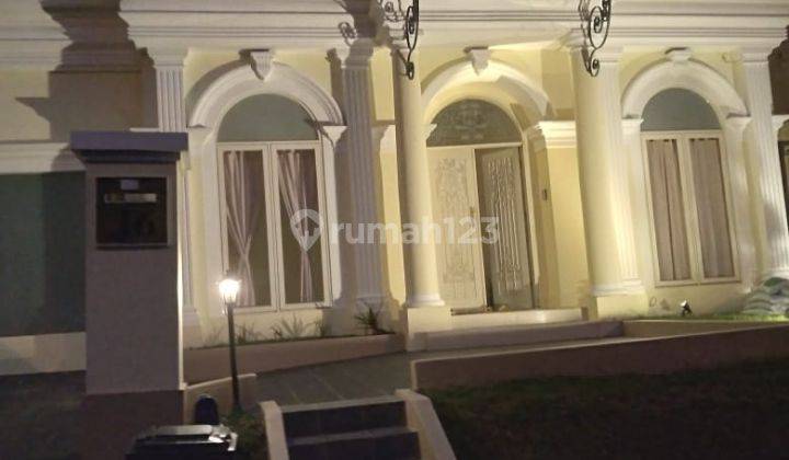 Dijual rumah cantik + kolam renang di Les Belles Maisons Serpong 1